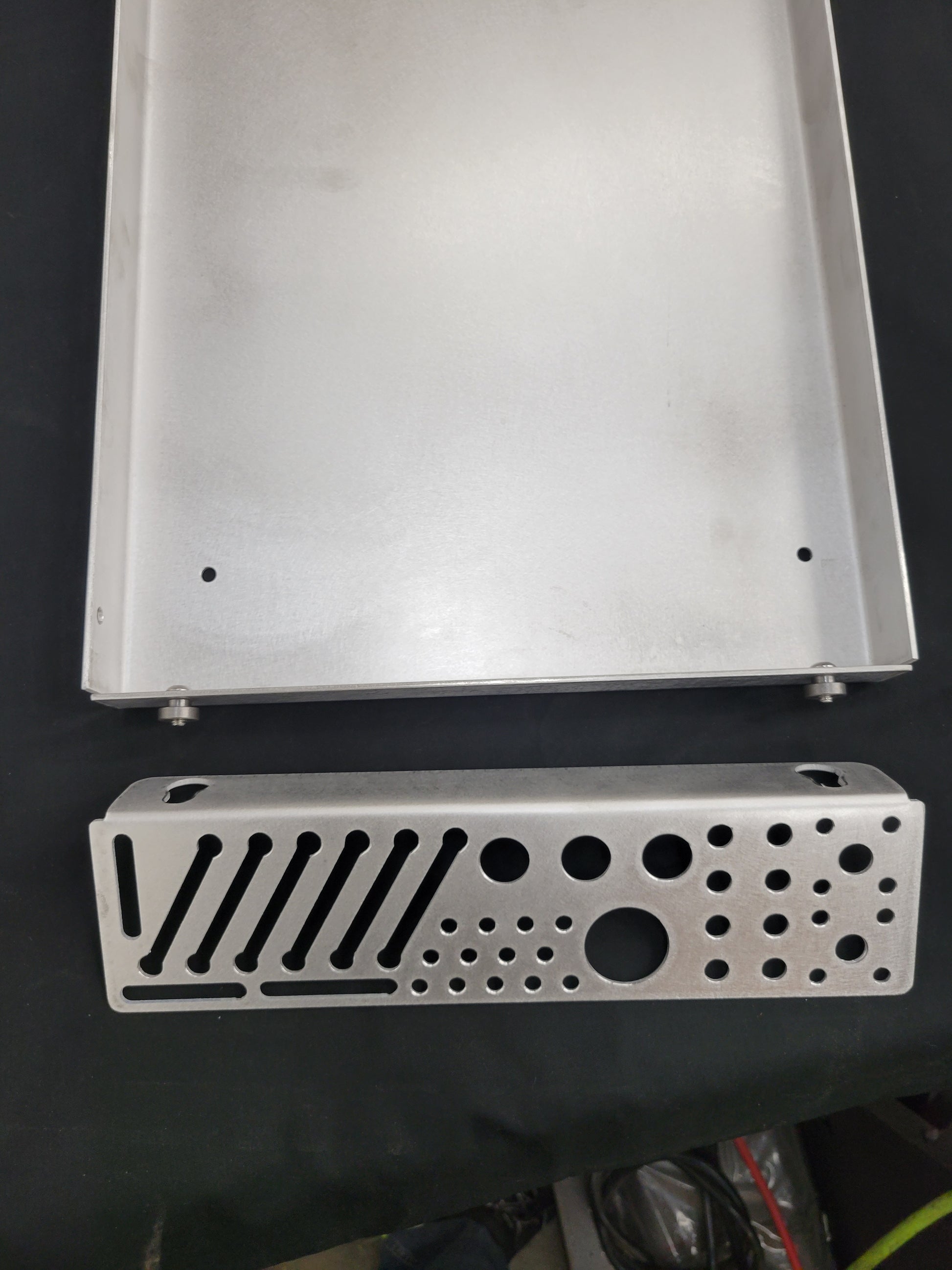 Removable trays allow you to place desired trays on either side.